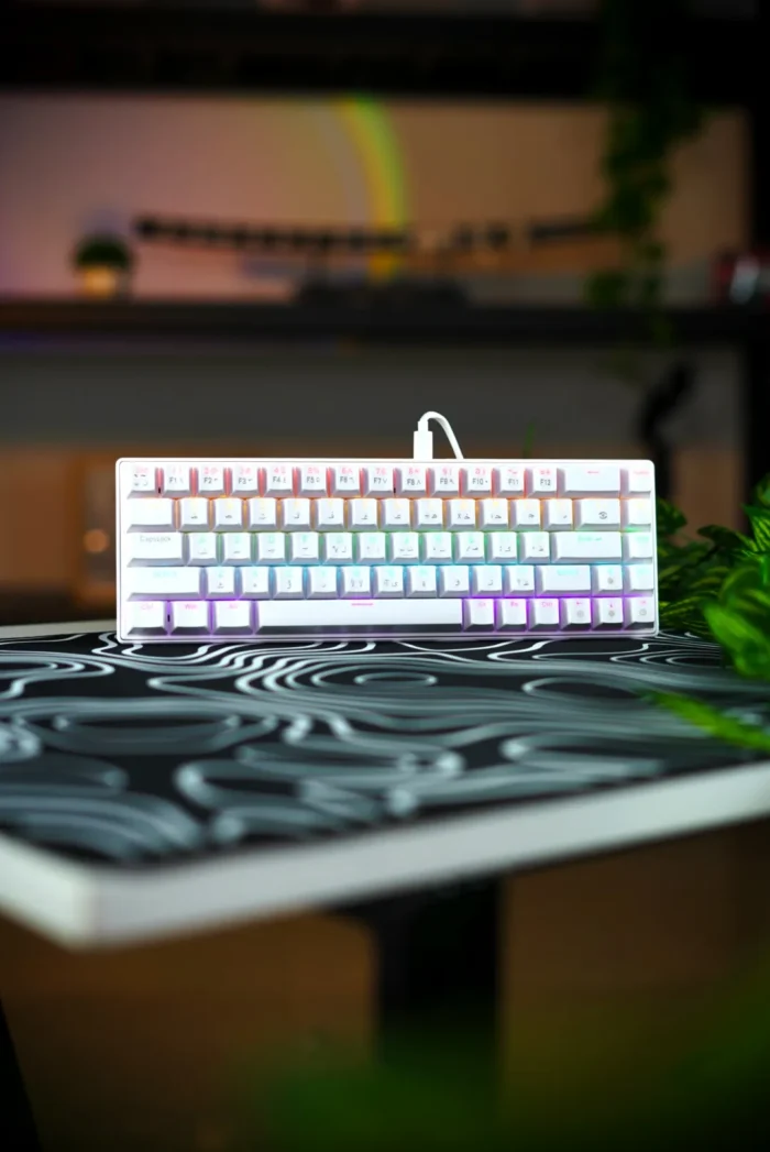 White Mechanical Arabic Keyboard 60% - Image 4
