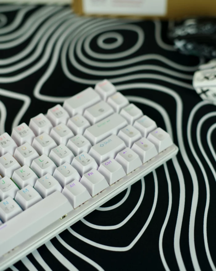 White Mechanical Arabic Keyboard 60% - Image 5
